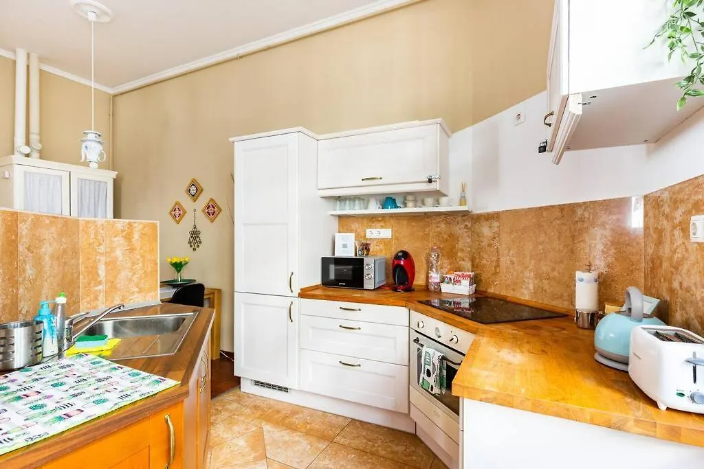 Annicku'S Stylish Budapest Apartment