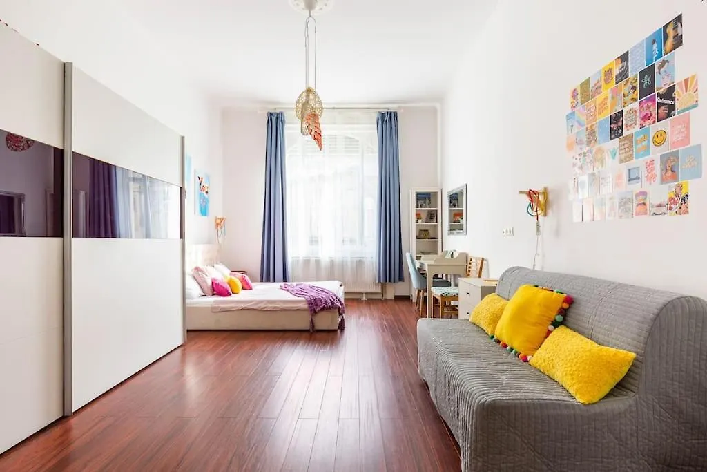 Annicku'S Stylish Budapest Apartment